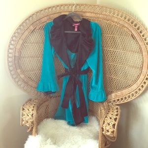 Betsy Johnson Bell sleeve bathrobe size large